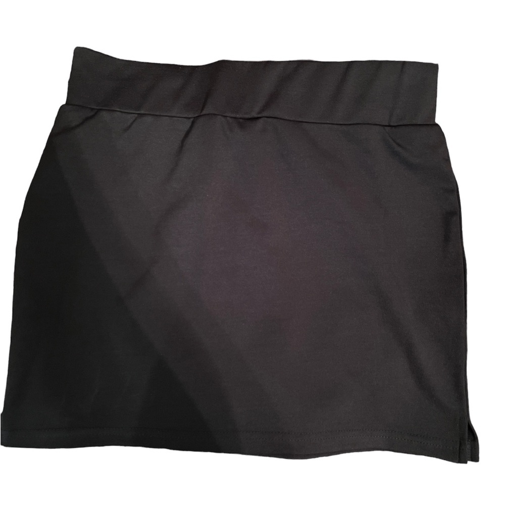 Black mini skirt. Size small.